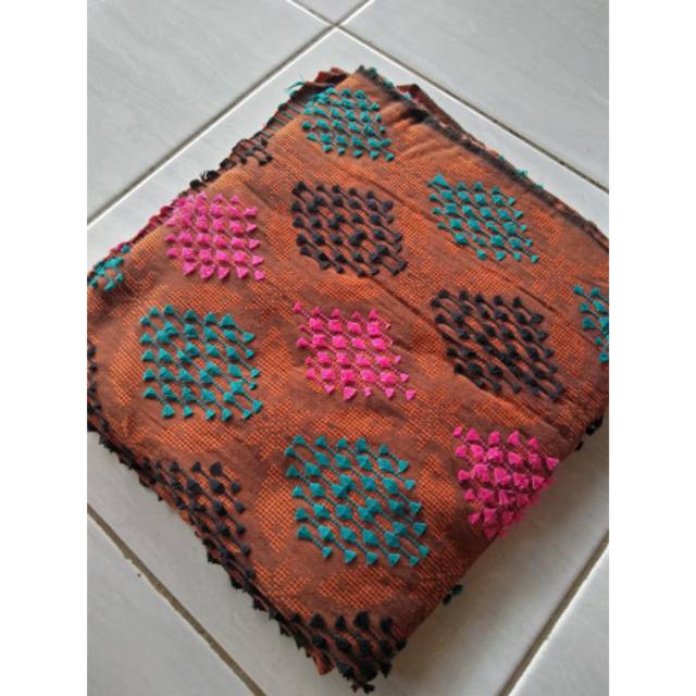 Kain tenun sutra bulu