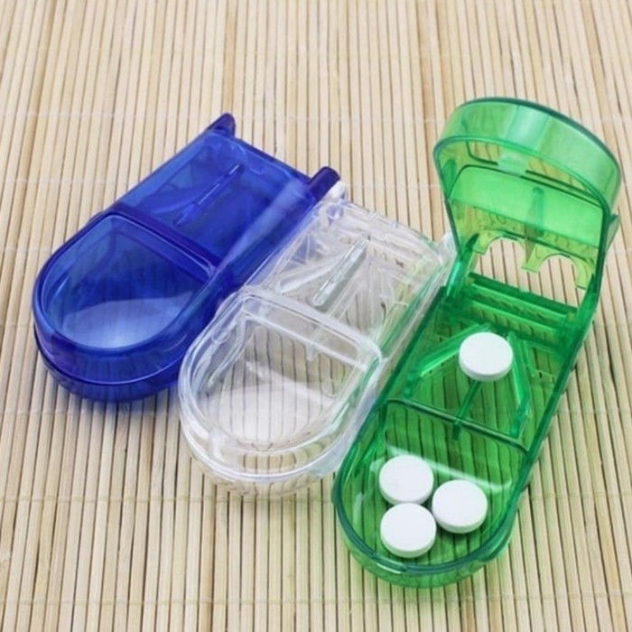 Kotak Penyimpan Obat Plus Alat Potong Pill Cutter Pembelah Obat