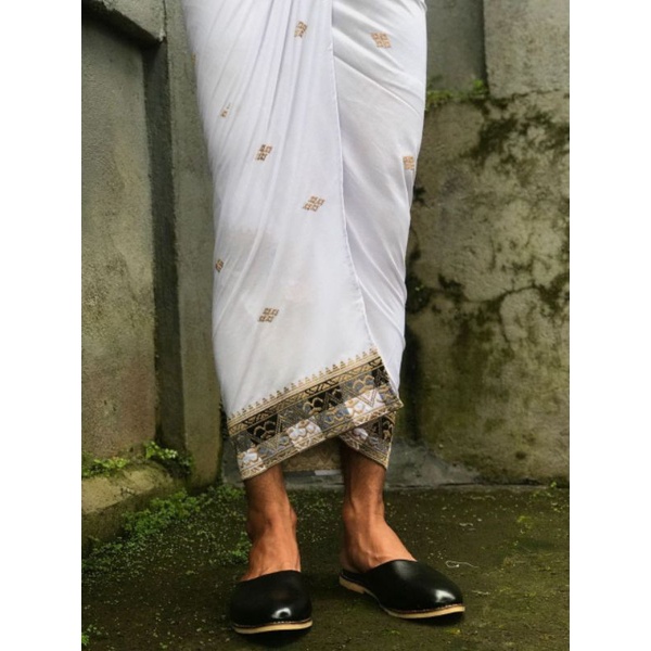 Saput bordir pakaian adat Bali pria