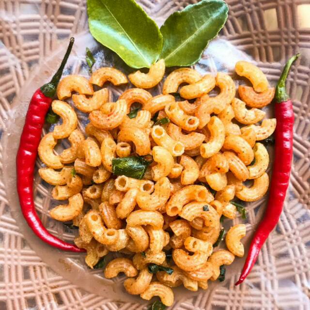 

KRIKUK PIPA (Makaroni Krispi Daun Jeruk)