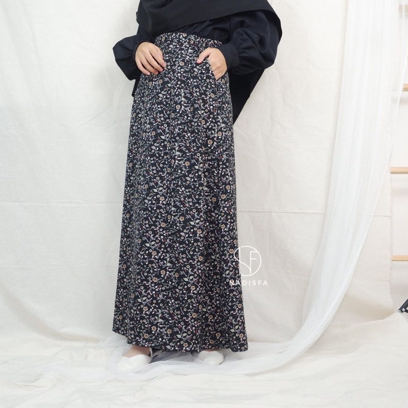 Aline skirt by Nadisfa