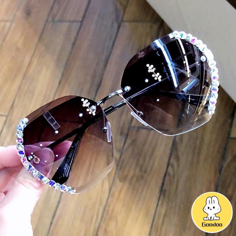 COD Kacamata Hitam Korean Gaya Square Frame Kacamata Wanita Berlian Tanpa Bingkai Kaca Mata Anti Uv400 Sunglasses -Doo