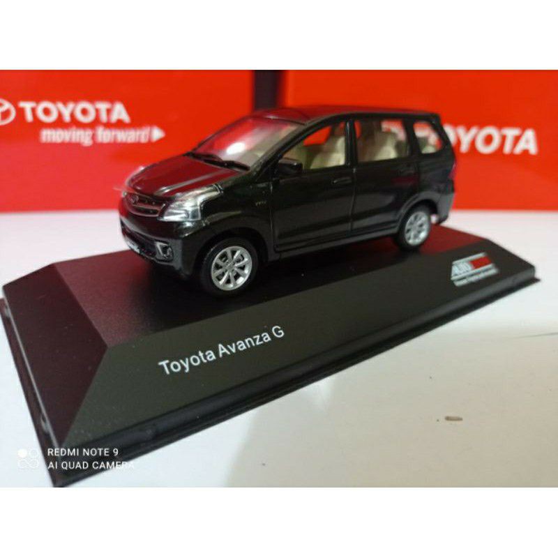 Diecast mobil toyota avanza type G original merchandise auto2000 miniatur skala 1:43