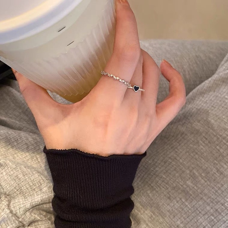 2pcs / set Cincin Berlian Imitasi Bentuk Hati Warna Hitam