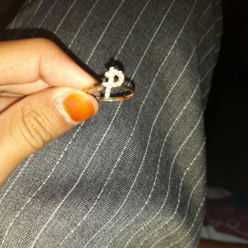 cincin emas huruf P