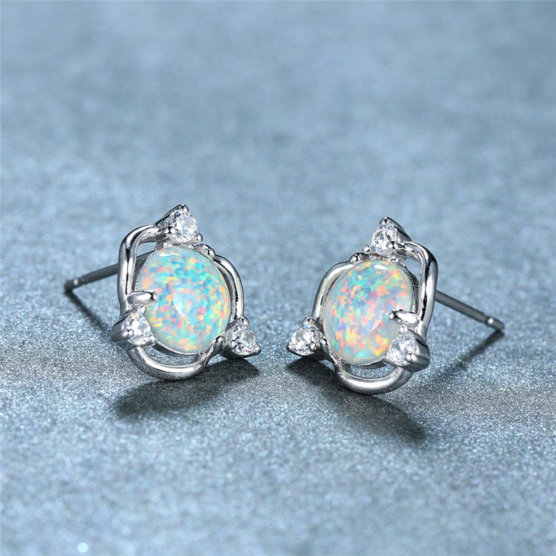 Hadiah Tahun Baru untuk kekasih anting-anting opal putih bulat kecil