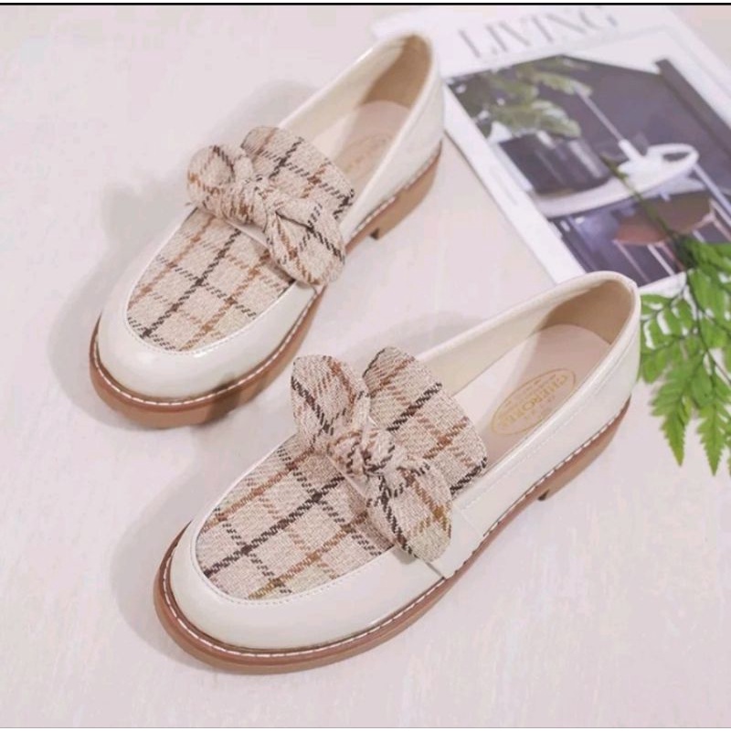 Sepatu loafers wanita / Docmart MELAN / Sepatu Wanita / Sepatu Flat Wanita /  Bisa Cod