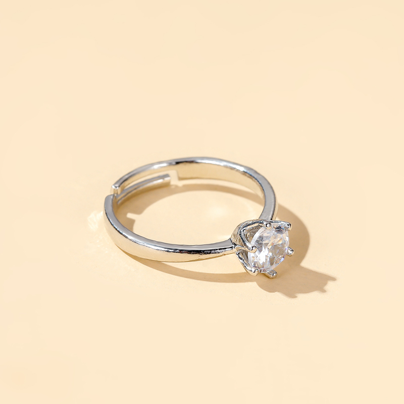 Cincin Model Six Claw Warna Silver Gold Aksen Kristal Bahan Zircon Untuk Wanita