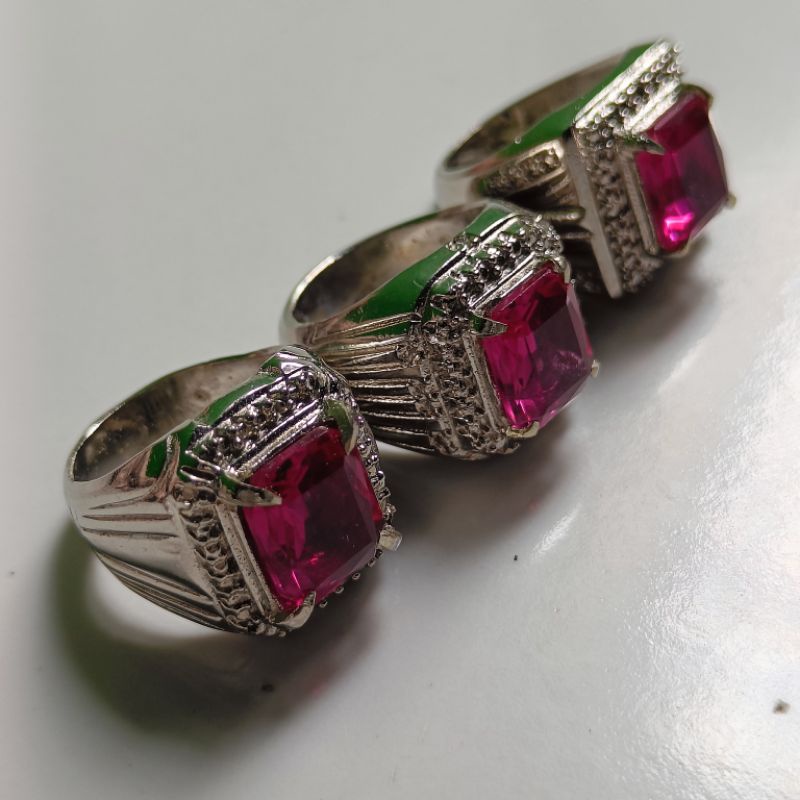 Batu permata merah Siam Bangkok kotak