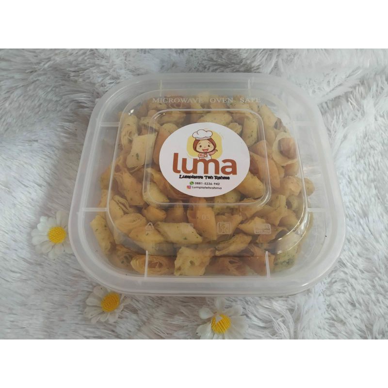 

lumpia kering rasa AYAM BAWANG 250gram