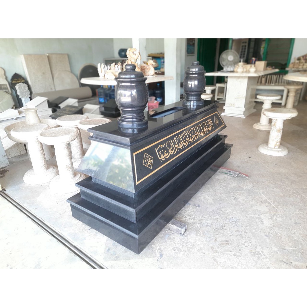 Kijing Granit 3 Tingkat Kaligrafi Nisan Bundar
