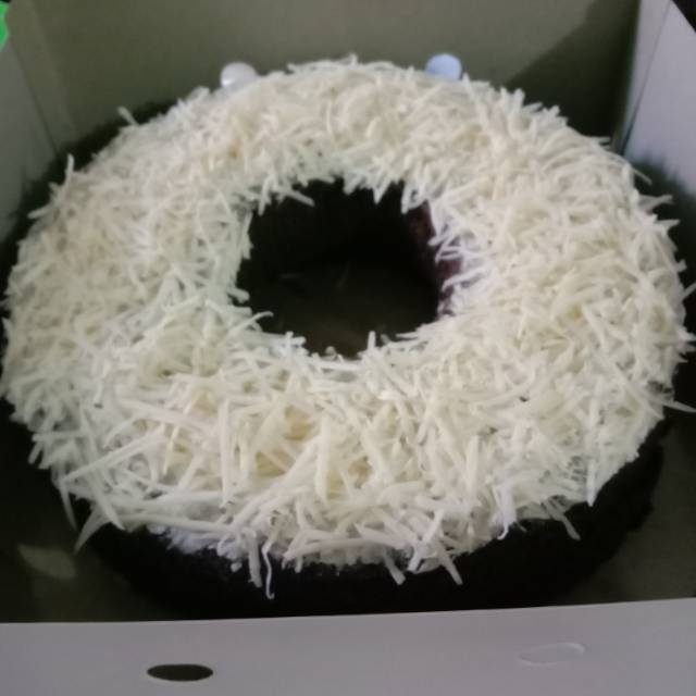 

Bolu kukus ketan hitam topping keju