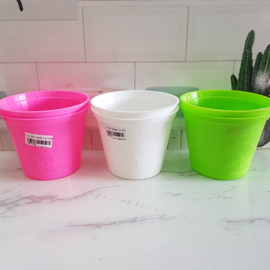 GJ 12 Pot Bunga Plastik Putih Mini Berlubang 12x12x9 cm | Shopee Indonesia