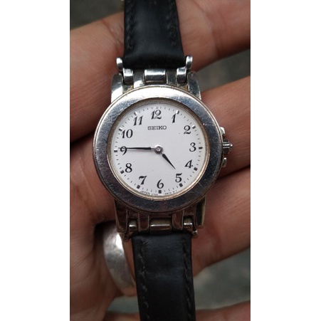 jam tangan seiko quartz batrai cewek second bekas