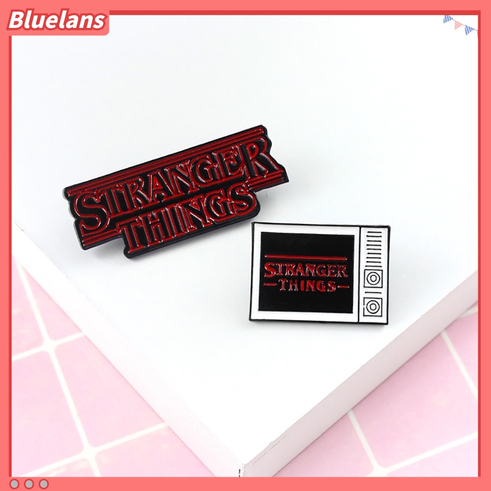 Bluelans Pin Bros Lencana Desain Kartun TV Tulisan Inggris Stranger Things Untuk Dekorasi Pakaian