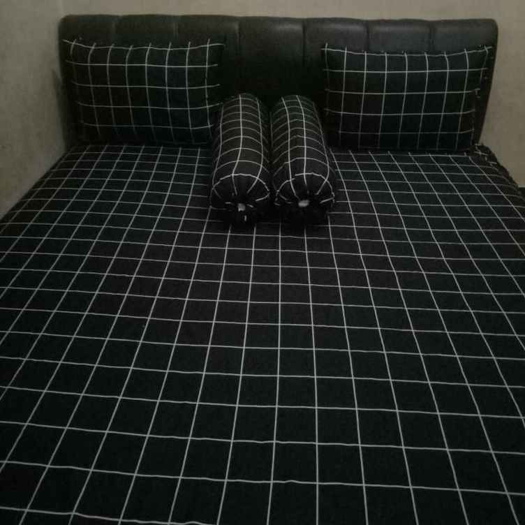 Sprei Dyanoer Motif Hitam Kotak Putih Besar