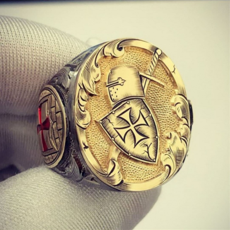 Cincin Desain Perisai Salib Bahan Stainless Steel Lapis Emas 18k Gaya Vintage Untuk Pria