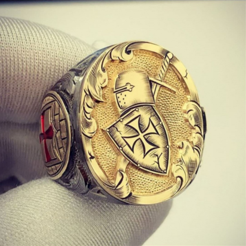 Cincin Desain Perisai Salib Samurai Warna Emas Gaya Vintage Untuk Pria