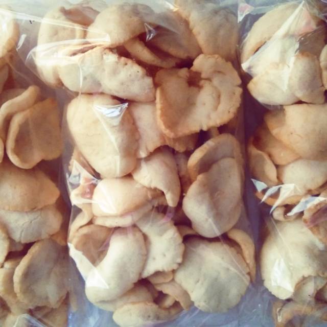 

Krupuk matang ikan laut