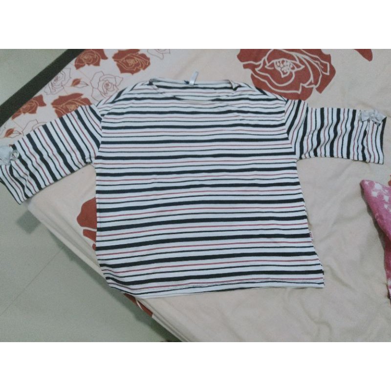 (PRELOVED ) atasan wanita merk Exit