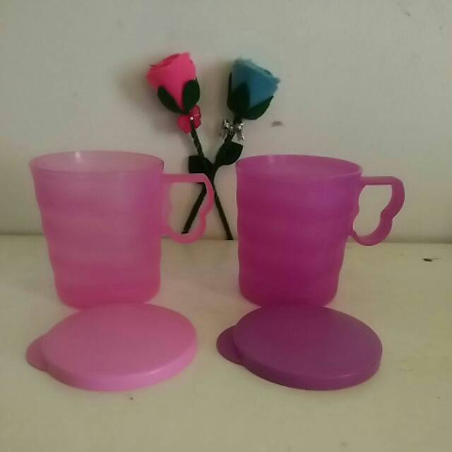 Tempat minum / mug Tupperware'