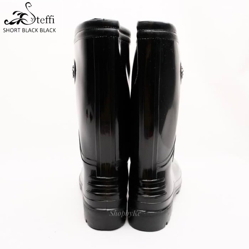 Sepatu Boots Karet STEFFI Pendek Warna Hitam dan Hijau Size 26-27