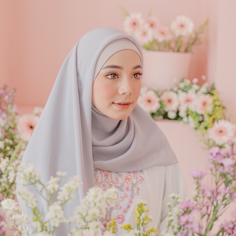 40+ Warna Hijab Segi Empat Bella Square Premium Original Jilbab Bella Square Polos Pollycotton-Silver