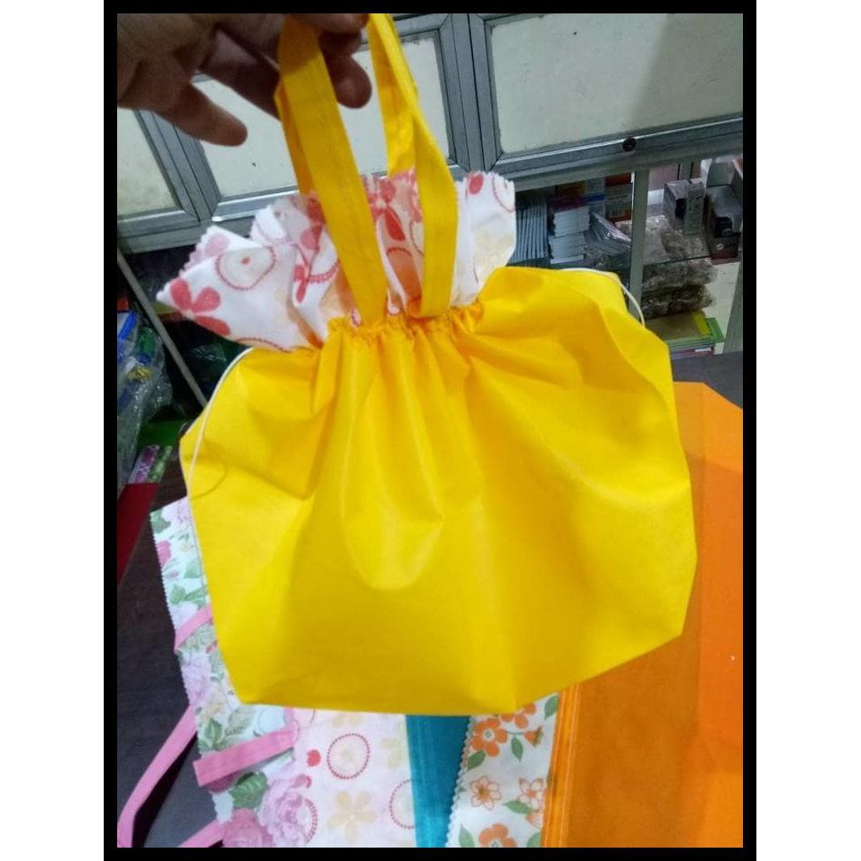 Baru Goodie Bag serut 25x25 Tebal - tas kain - spunbond QR0414
