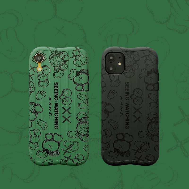 Casing Soft Case Pasangan / Pria / Wanita Motif KAWS Hitam