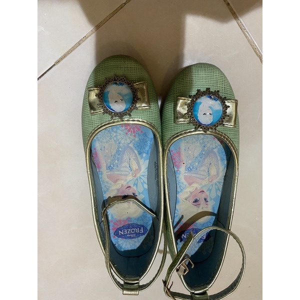sepatu disney anak