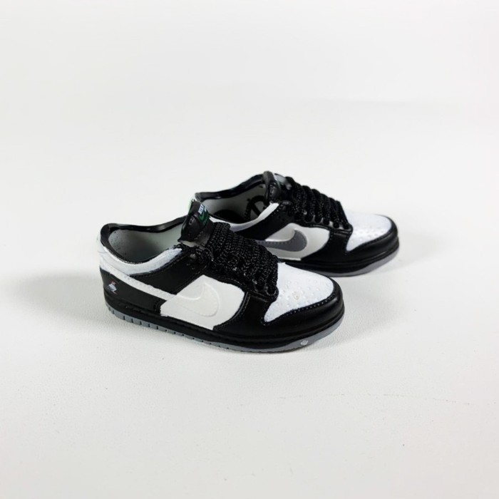 SB DUNK LOW STAPLE PANDA PIGEON 3D SNEAKERS KEYCHAIN MINIATUR