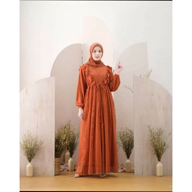 Gamis brukat syahrini