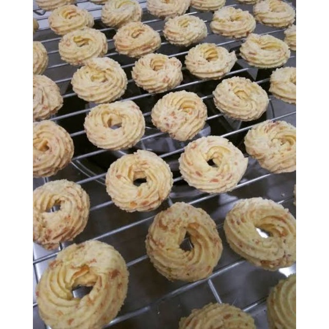 

Kue Sagu keju | Kue kering lebaran | kue lebaran | kue enak | kue home made | sagu keju halal