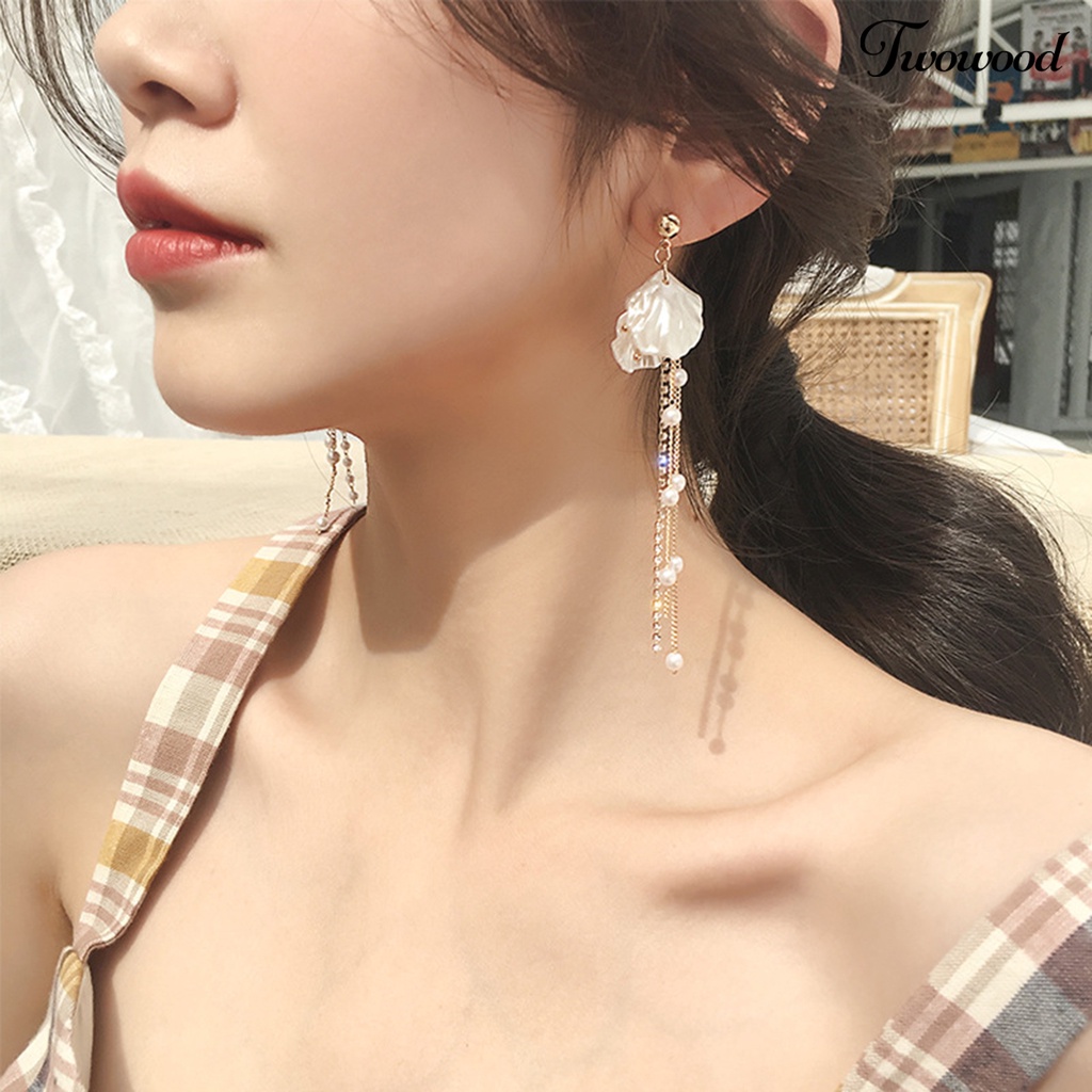 1 Pasang Anting Rumbai Desain Bunga Aksen Mutiara Berlian Imitasi Tahan Lama Untuk Wanita