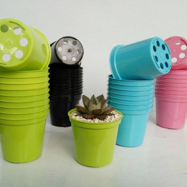 Pot bunga warna-warni