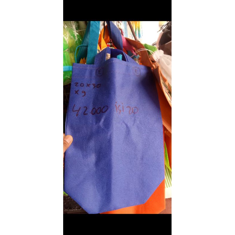 

Tas Spond isi 20
