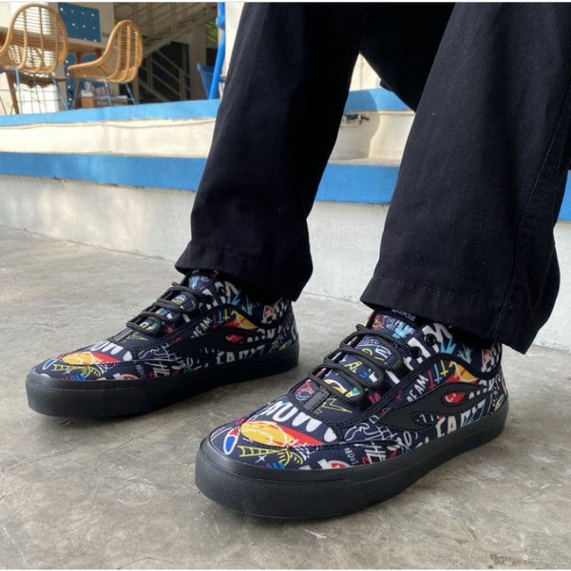 sepatu Elfamous black fury low dan high