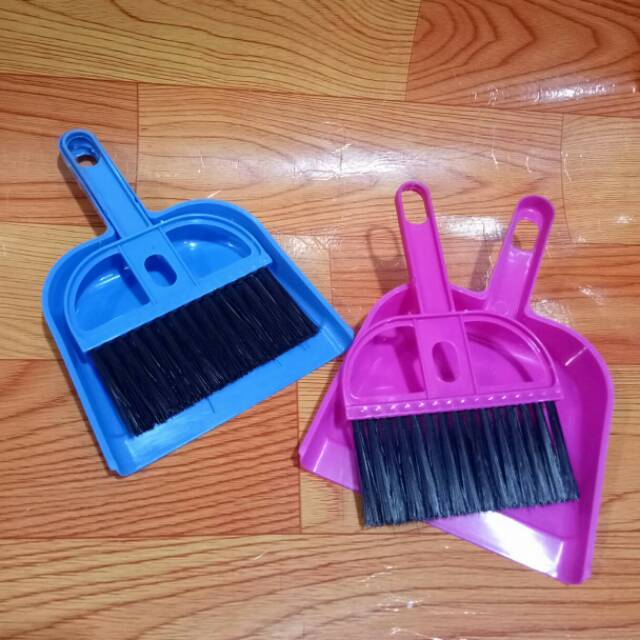 Sapu kecil plus serok sampah