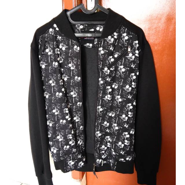 [PRELOVED] Jaket Xpose Hitam