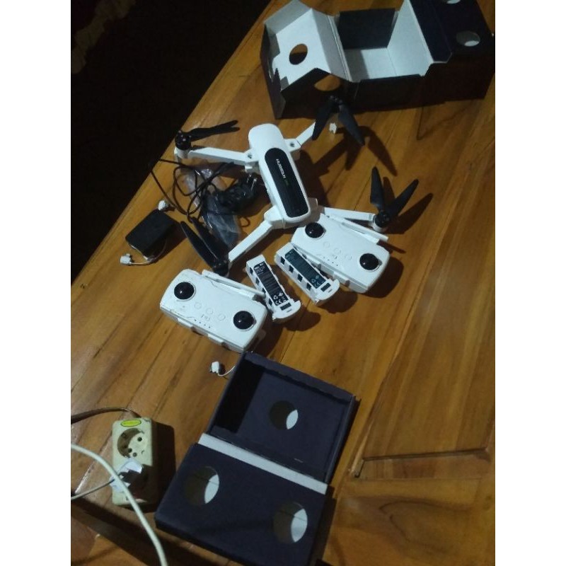 Drone minus kelengkapan Drone,remot,dan,book.