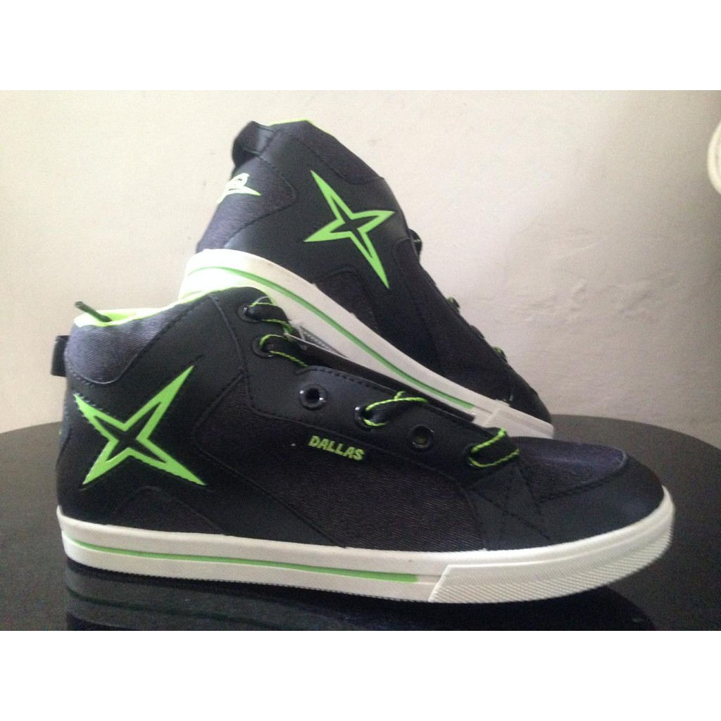 Sepatu sekolah merk dallas