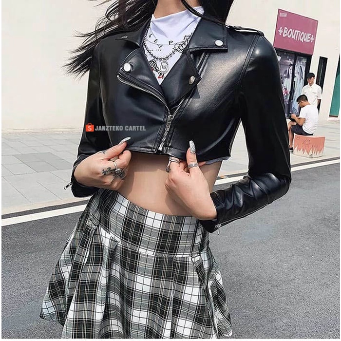 JNK x BELLA - Jaket Crop Top Wanita Slim Fit Bahan Semi Kulit Sintetis Viena Faux Synthetic Leather Premium Original Model Korea Kpop Style Rock N Roll Cewek Perempuan Outfit Hijab OOTD Sexy Botton Pendek Distro Import Branded Elegan Vintage Kekinian 2021