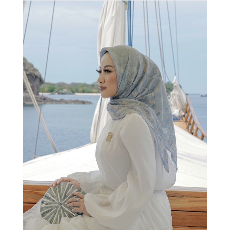 The Wave series LAGOON Buttonscarves