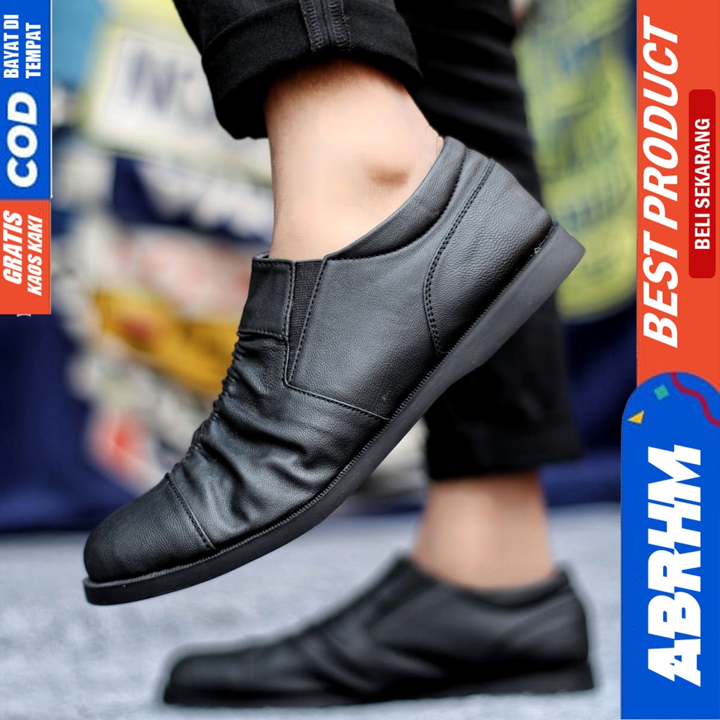 Sepatu Slip on Pria Santai Casual Formal Kulit Syntetic Kerja Kantor Kuliah Kondangan Hitam Keren Terbaru