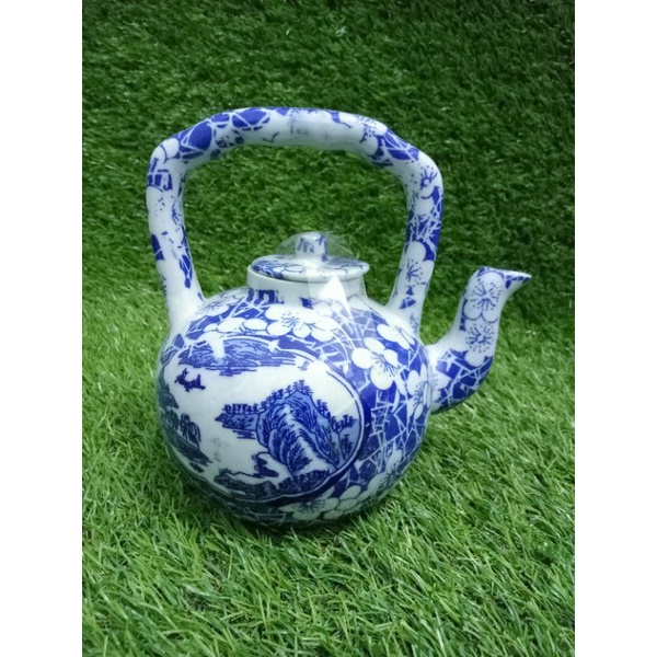 teko keramik biru putih / pajangan keramik / teko antik / pajangan hias meja / pajangan lemari kaca 