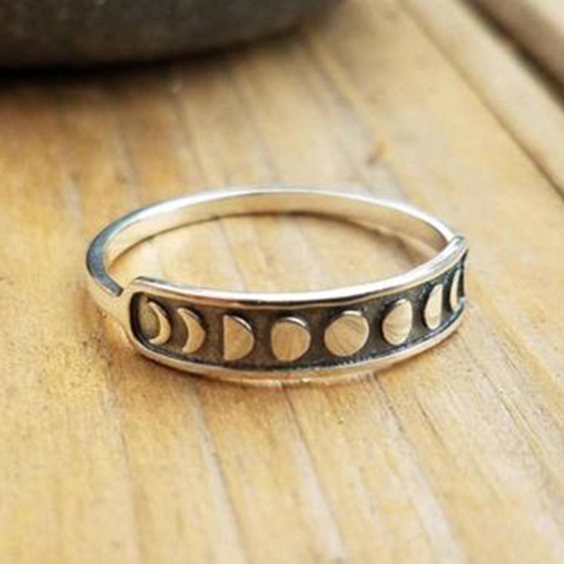 Cincin Bentuk Bulan Sabit Bahan Stainless Steel Gaya Retro Hipster