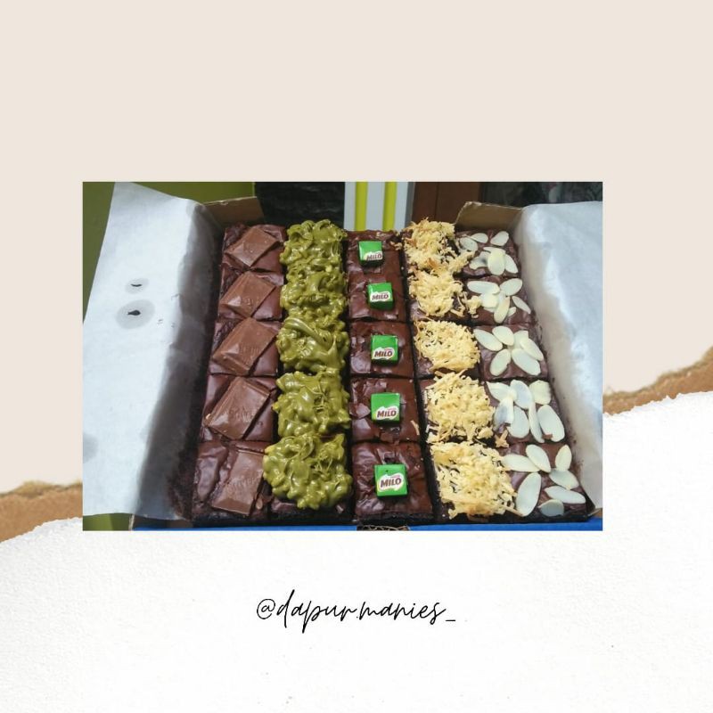 

fudgy brownies (silverqueen, greentea. milocube. keju, almond)