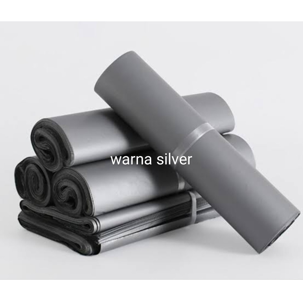 

plastik polymailer 20 x 30 cm isi 100 lembar silver atau hitam