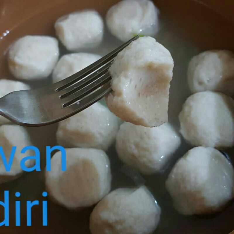 

Hiwan Kediri / hie wan / hi wan / hiewan/ bakso ikan tenggiri kosongan