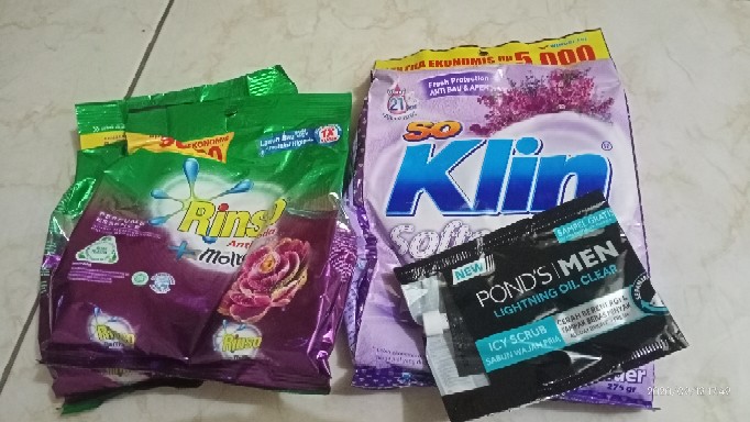 Rinso Deterjen/detergen Bubuk Pakaian 240 Gr